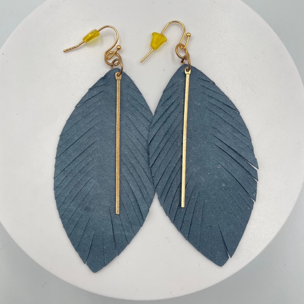 VTG Boho Gray Faux Leather Feather Fringe Dangle Earrings Gold Tone Bar SHEIN